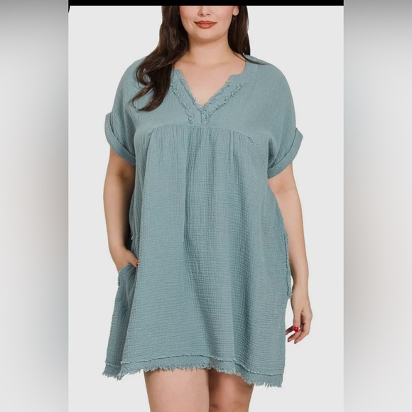 Zenana Double gauze raw edge v-neck dress - plus size - Picture 4 of 5